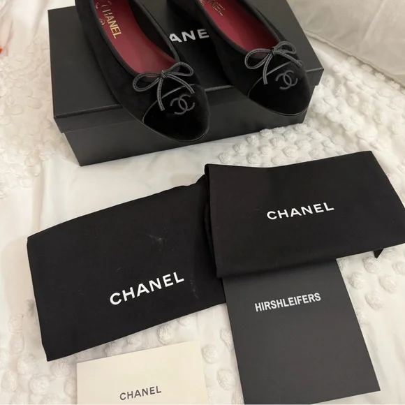 CHANEL HOLIDAY VELVET BALLET FLATS BLACK 38 BNIB - Picture 2 of 10